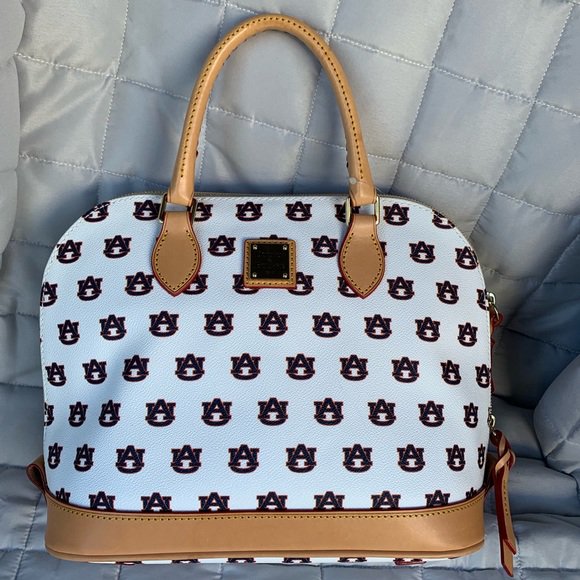 BonusBuys4Less's tweet photo. So good I had to share! Check out all the items I'm loving on @Poshmarkapp #poshmark #fashion #style #shopmycloset #dooneybourke: https://t.co/CBtmJnZxqS https://t.co/1IMSGWHIAJ