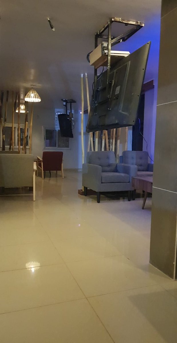 DoumBoubaR's tweet photo. Heure bai an be chiller 🎶🥂🤟🏿
#Come&amp;Chill 
#300Logements 📍 https://t.co/ngP4aj0FXU