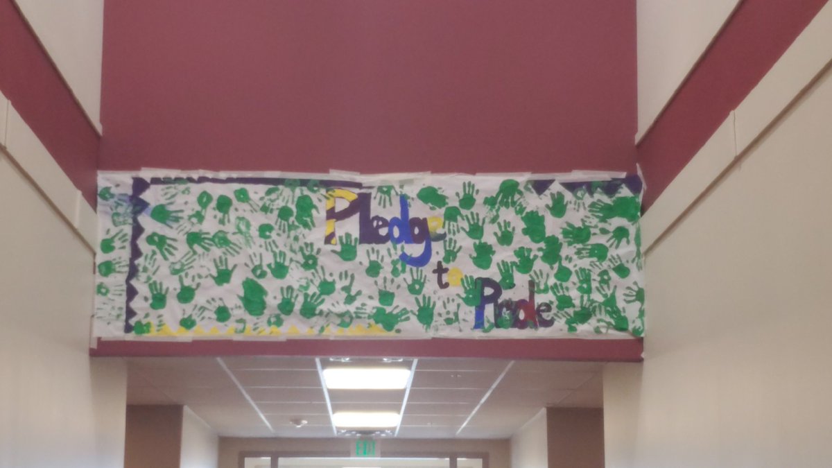 NTedjeske's tweet photo. Our middle schools pledge to school pride!!! #RoadToAwesome #J_Renaissance #wearewestgrand https://t.co/WUQbS0uj2V