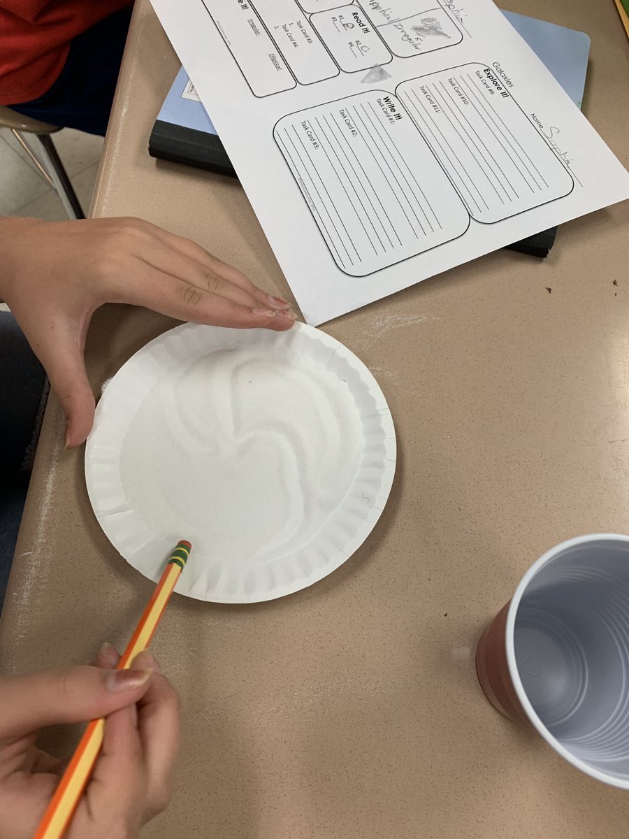 mistybrackendav's tweet photo. Using salt today to model different types of galaxies. #handson #5.ESS1.2 #tnscience https://t.co/dMAfU2CZrE