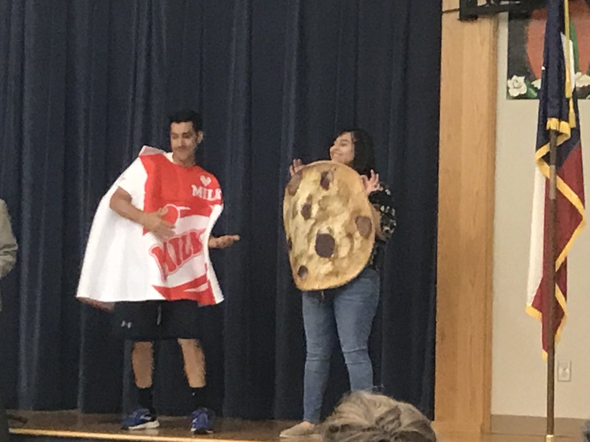 metzelementary's tweet photo. @metzelementary and @SanchezAISD students having great time with @SaulPaul and Dr. Cruz. We go together like milk and cookies!  #AISDPROUD #AISDGAMECHANGERS  #AISD https://t.co/CMaHSw6Lli