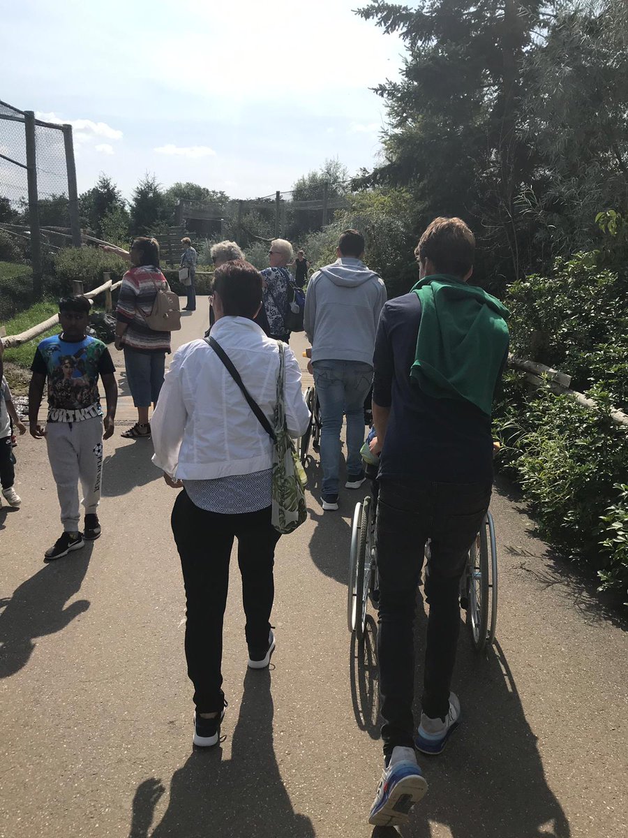 MooiROL's tweet photo. Vandaag met de Leyenburg jeugd, de ouderen uit Leyenburg ondersteund met hun bezoek aan diergaarde Blijdorp @MLeyenburg  @Mooiwelzijn  @JolandaSmolders  @XtraWelzijn @SD_Escamp https://t.co/FOXnX4sgUL