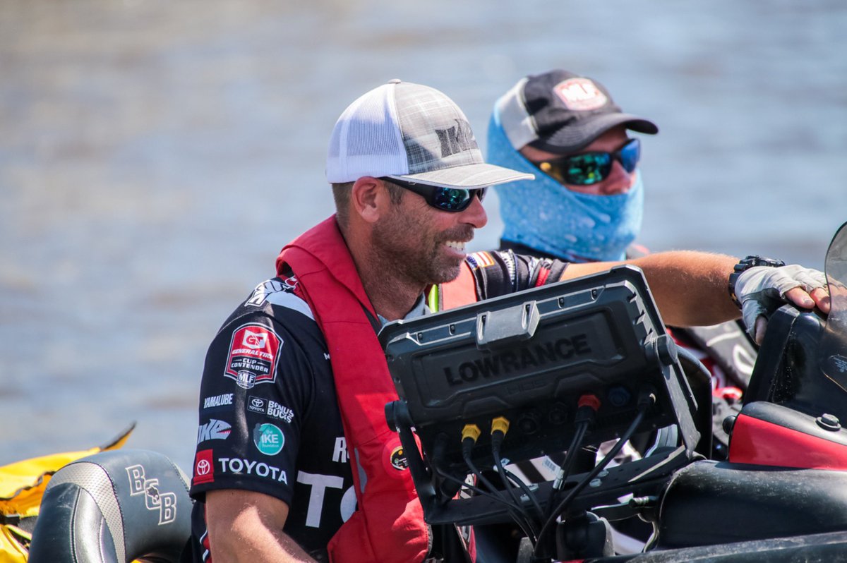 mike_Iaconelli: All smiles after today’s REDCREST shotgun round. Put 55 lbs of bass in the boat which has me sitting in 4th place. You know I’ll be looking to top that tomorrow!!! MajorLeagueFish LowranceFishing  BassCatBoats RAMMounts