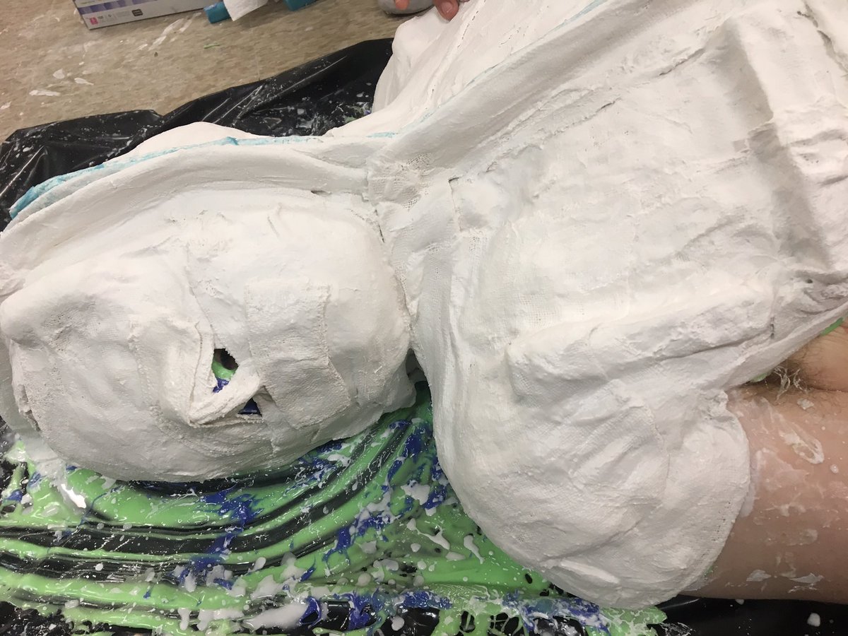 MzFrancesFX's tweet photo. I love working in the shop .. you learn something new every time .. #Spfx #SfxMakeupArtist #LifeCasting #BodyParts #ShopDays #StudioTime #HardWorking #Hustle 🎬💀🖤 https://t.co/DDkaBNOQGr