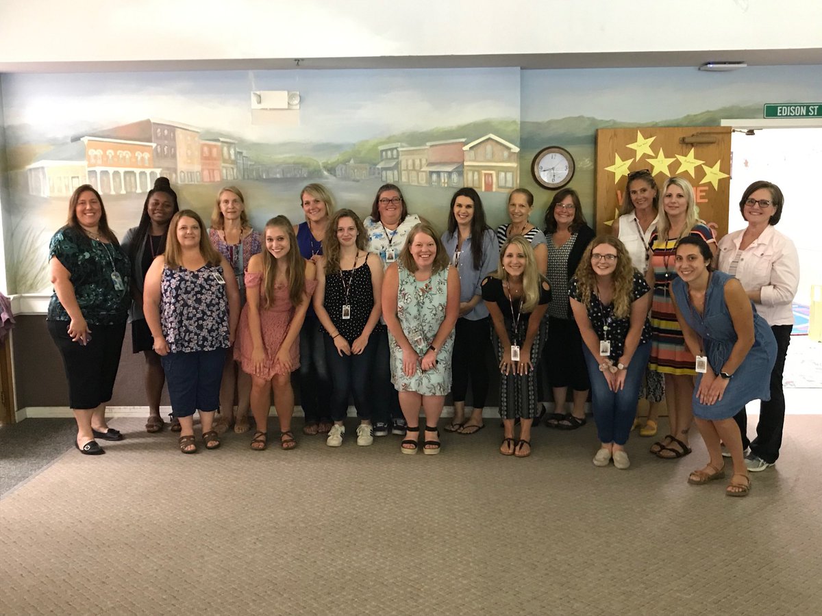 davidteddy1020's tweet photo. This awesome staff is ready for Open House!  #JenkinsECLC https://t.co/suzgzsiLSY