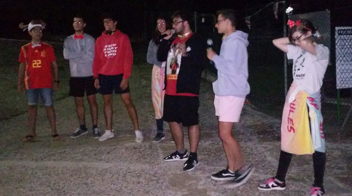 etl_pirineos's tweet photo. Feria española superanimada por #MATLSiempreenforma100 para la #Summer2019 de la @DBYN Puesta en práctica de la teoría "in English" encima. ¡Qué nivelazo!  #VeranoSalesiano @TrobadadAmics @ajbarasona @salesianosZAR @SalesianosSMX @SalesianosMZN https://t.co/BJkZfqxnU8