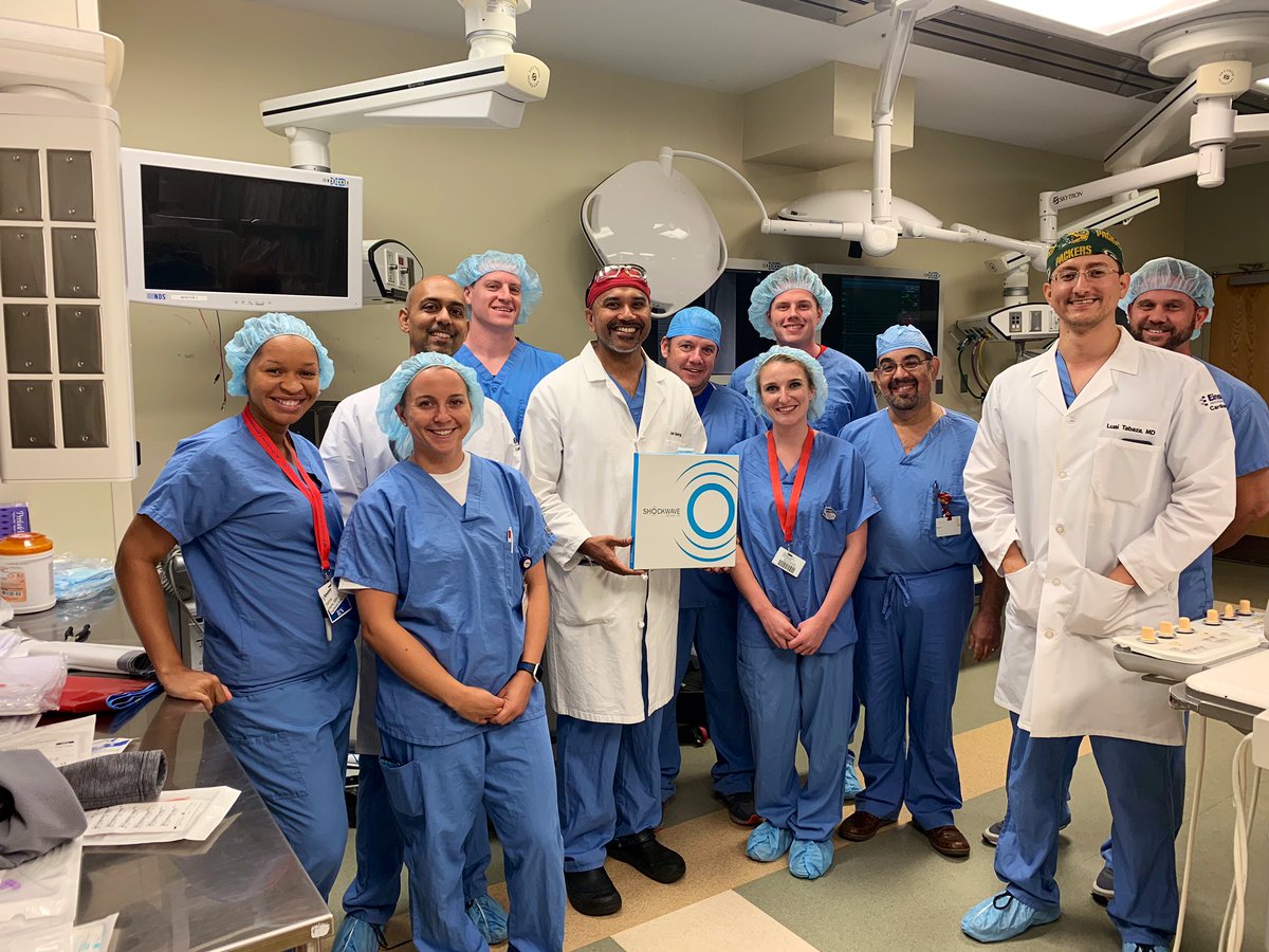 Tabaza's tweet photo. First @ShockwaveIVL case at @EinsteinHealth, occluded Rt CFA, antegrade wire approach ended in a dissection plane, pedal access and retro wire crossed, Lithotripsy of the CFA followed by DCB. Promising technology and a great result. https://t.co/0Zq0Cglf60