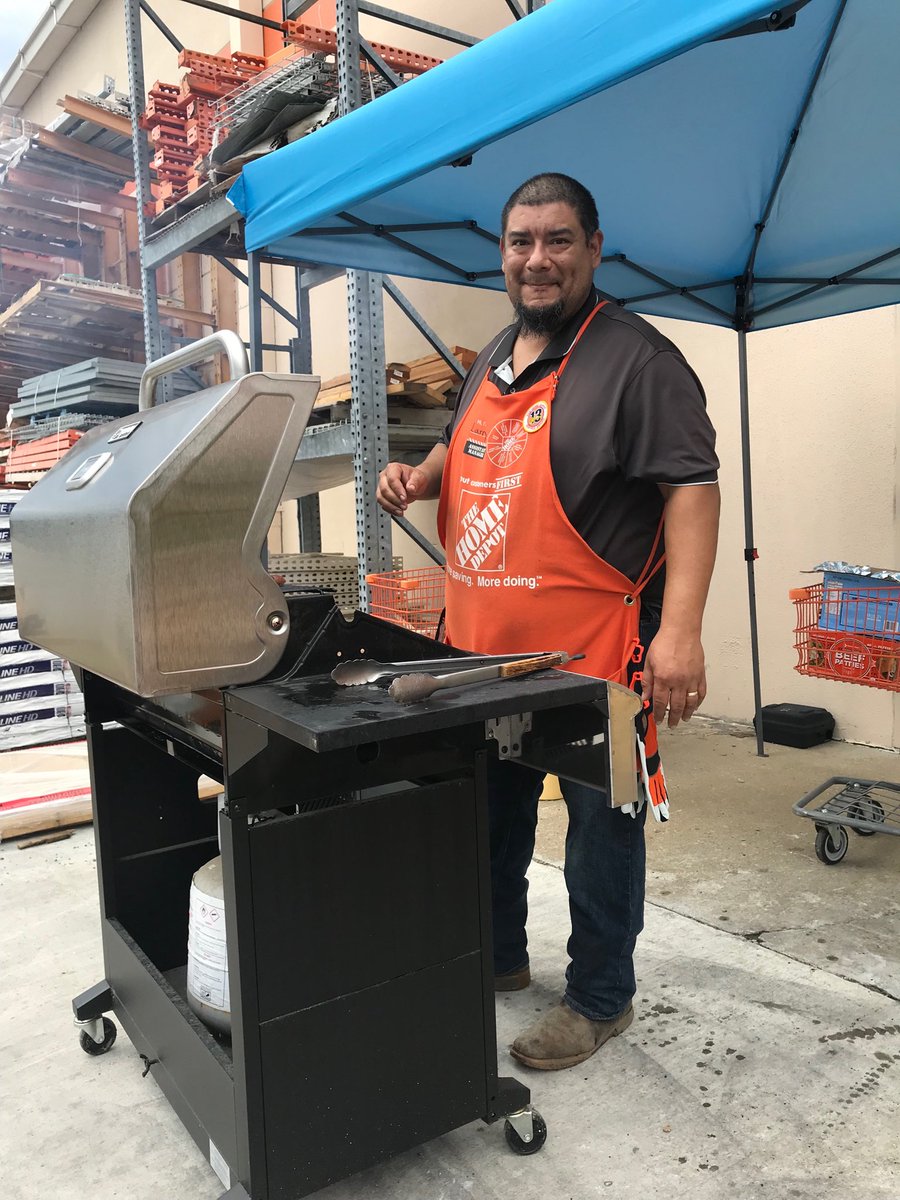 KevinDuncan3006's tweet photo. Larry cooking hot dogs 🌭 and burgers for the 3016 Team 120 days safe!! @KohlerHomeDepot @ShawnEd57158535 @CampSweenScott https://t.co/zhsRbphmcb