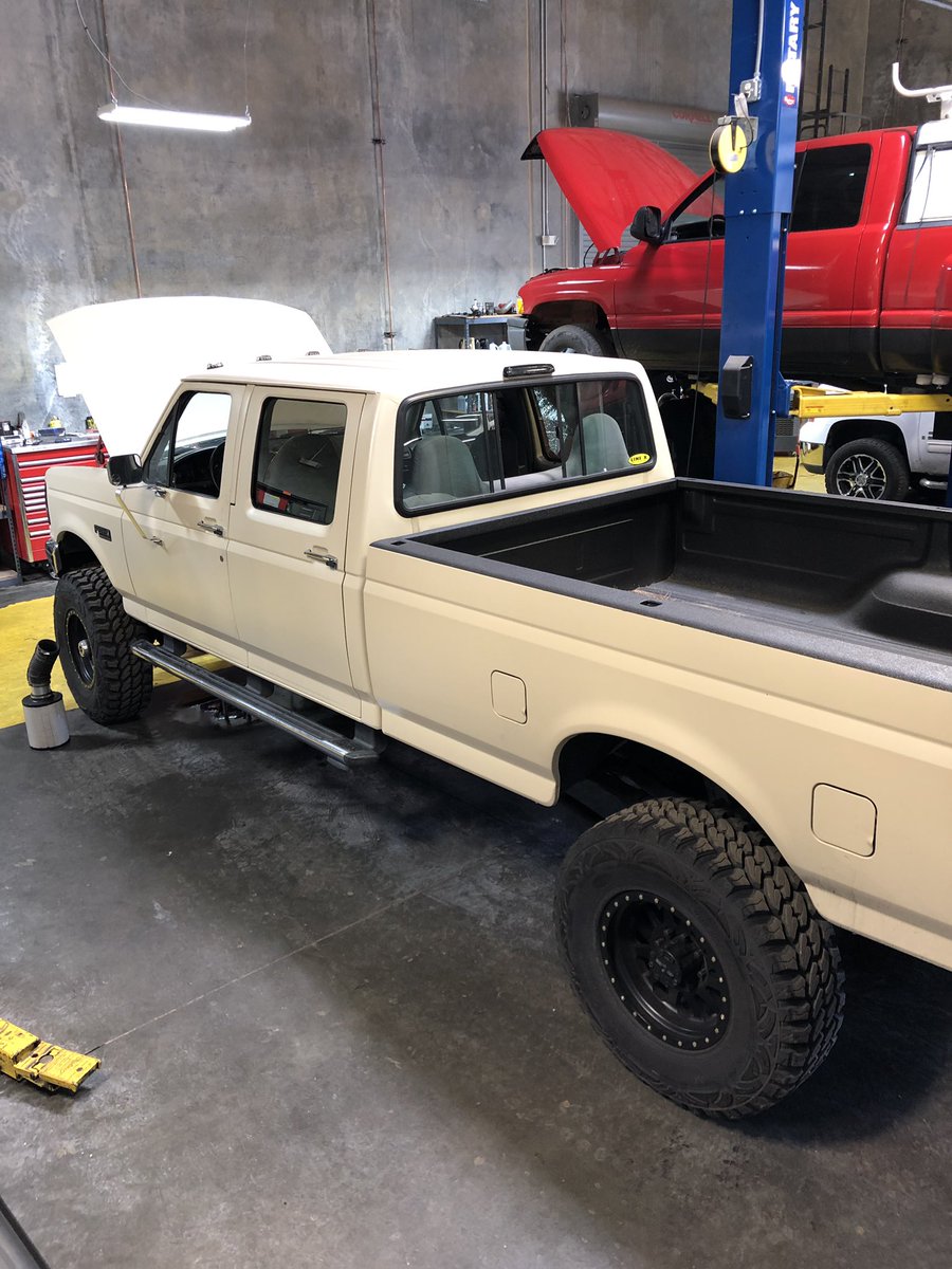 StrictlyDiesel2's tweet photo. Big, bad &amp; 'bout to receive our #drivendiesel Complete Electric Fuel System upgrade. 
#strictlydiesel #powerstroke #obsford 
https://t.co/mBKk1LBd9W https://t.co/Dy6CTskwfC