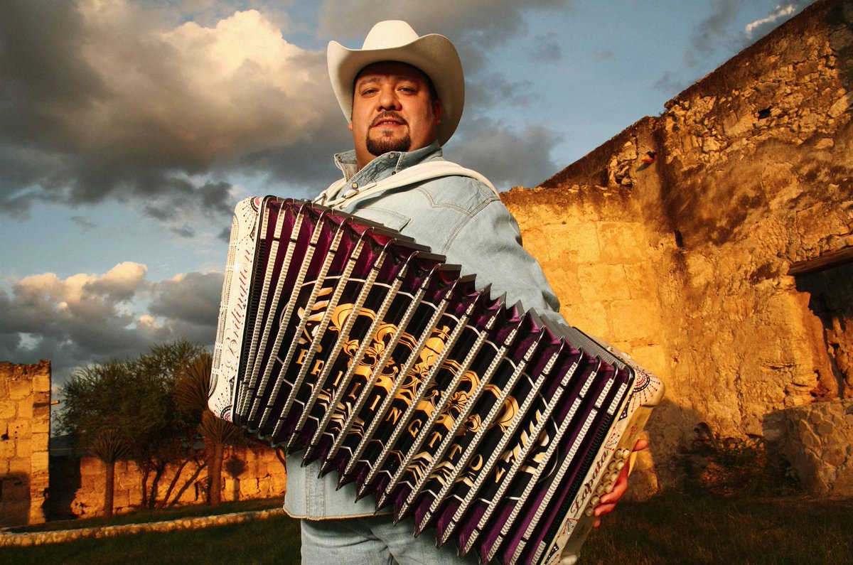 ClavoSpace's tweet photo. #ClavoArtist @KubkoParra has portrayed Monterrey's vibrant music scene in Mexico better than anyone, his work has been shown both in galleries and in important advertising campaigns.
He, along with other wonderful artists, is part of #Clavo https://t.co/2RZxiE89BM