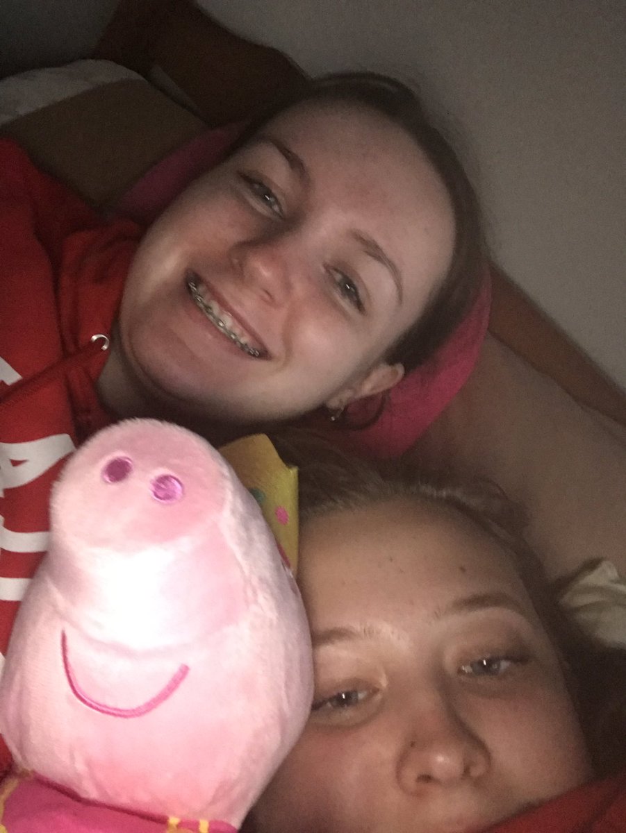 elizabuteleeza's tweet photo. hey guys, i left my peppa on the Via train (train 61, montreal-toronto) iβve been crying ever since, please help me find her :(( @VIA_Rail #FindPeppa https://t.co/HoSJxjl7G6