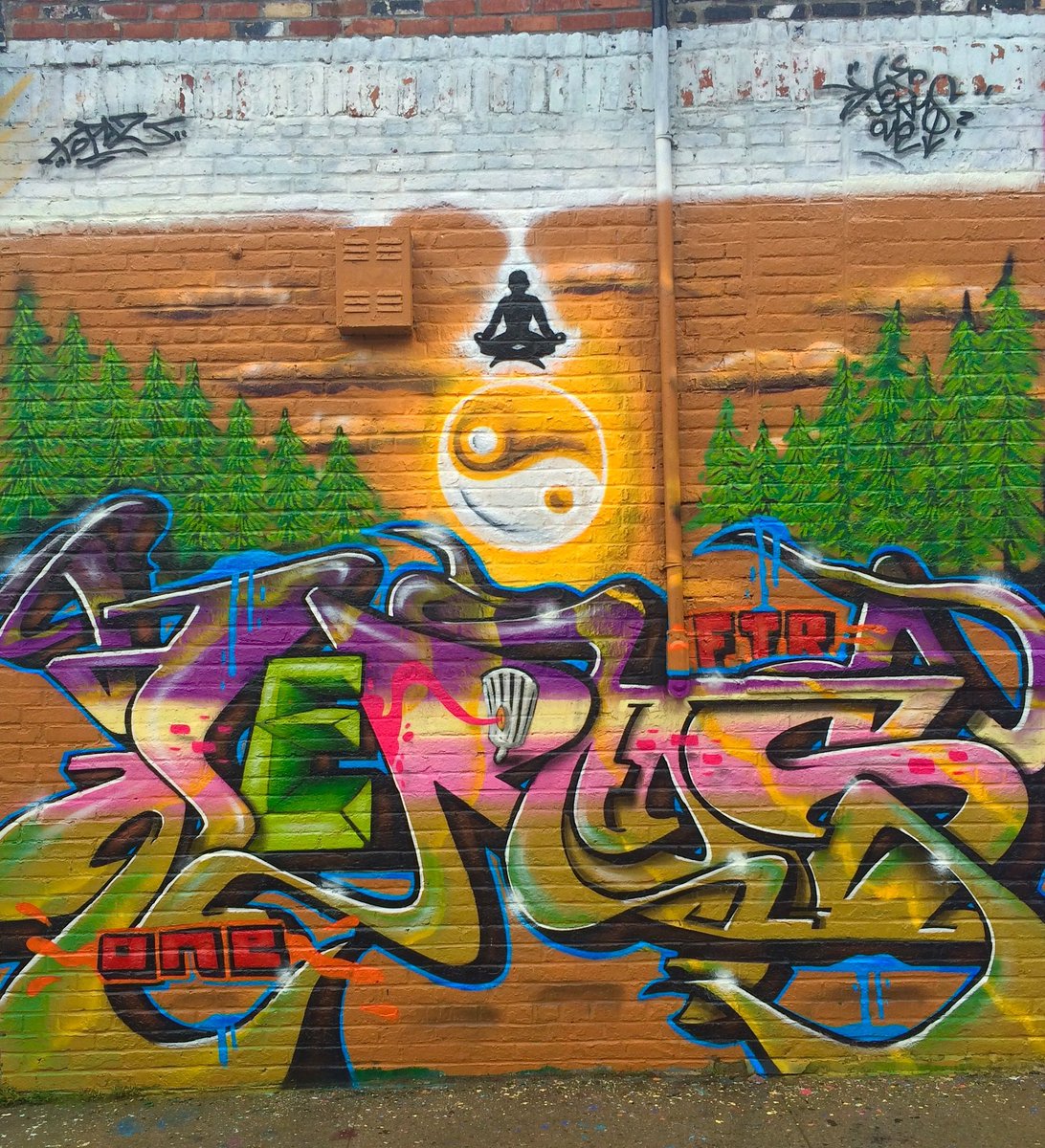 the flame that burns twice as brights burns half as long... #marathon w <a href="/SkygodStudios/">SkygodStudios</a> at <a href="/WellingCTMurals/">Welling Court Mural Project</a> in queens, nyc