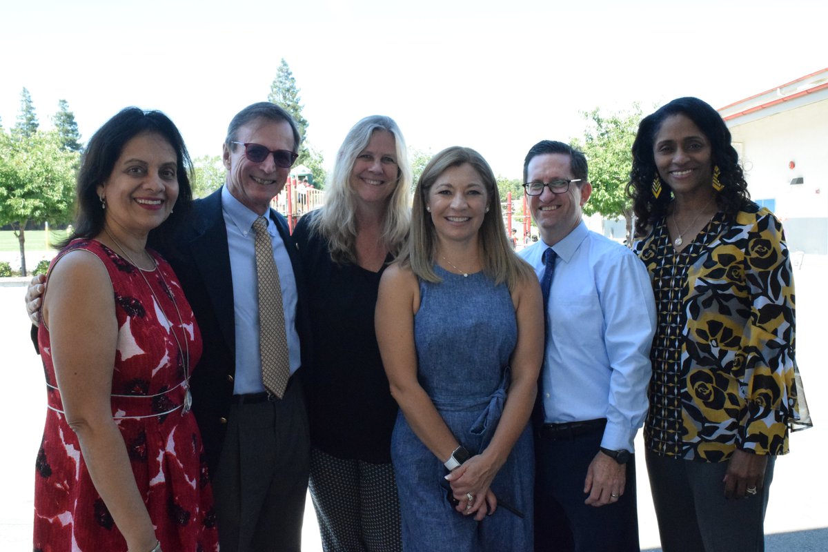 SunnyvaleSD's tweet photo. Happy first day of the new school year SSD family! It was so great to welcome you all back! Share your first day back photos with us by using the hashtag #SSDfirstday. Here's to a wonderful year together! #WeAreSSD. https://t.co/LEOjEOZrEP