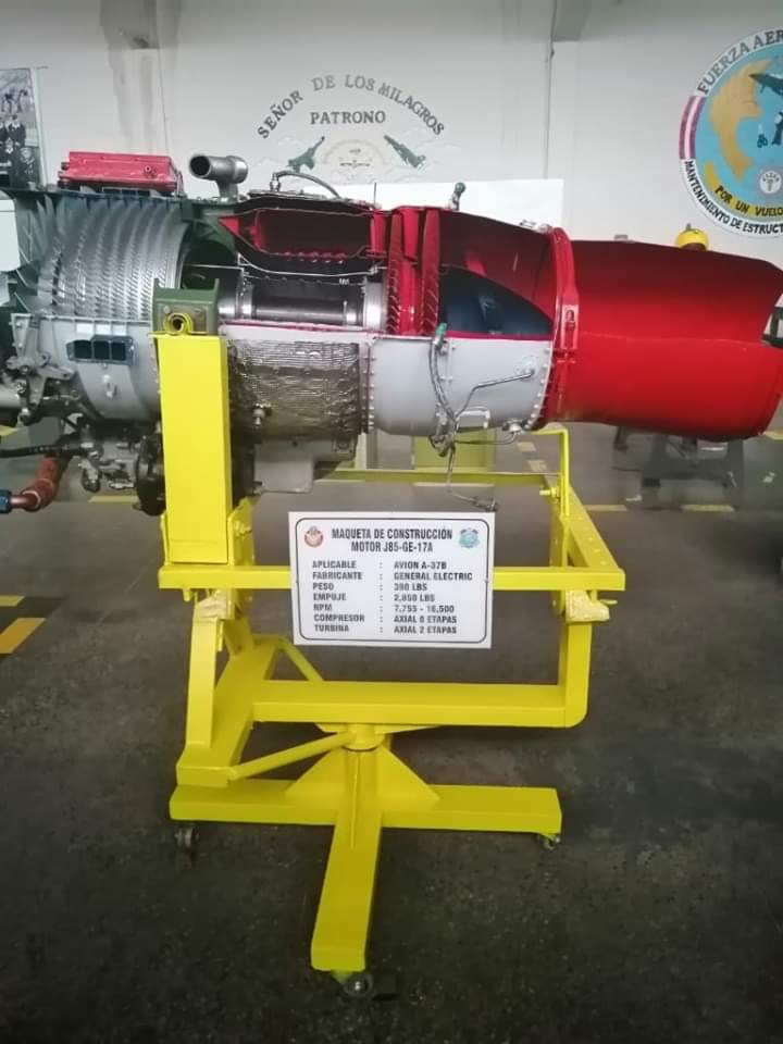 fapperu's tweet photo. #ESOFA | Alumnos de la Escuela de Suboficiales elaboraron un banco de soporte giratorio -con capacidad de 45° de movimiento- para el motor turbo reactor J85-GE-17A del avión A-37B (usado en la selva para combatir el narcotráfico).
#profesionalesaeronáuticos https://t.co/mYXxt72YXP
