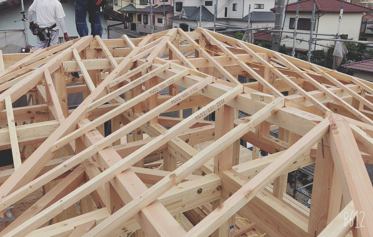 女大工のえりのまき No Twitter おはようございます 昨日の建前は安定の二階建てだったのでスムーズに終わりました ただ大屋根が少しややこしかったので垂木まで役割分担で済ませて 応援の大工さんと下屋担当しました うん 楽しかったなぁ 女大工のえりのまき No Twitter おはようございます 昨日の建前は安定の二階建てだったのでスムーズに終わりました ただ大屋根が少しややこしかったので垂木まで役割分担で済ませて 応援の大工さんと下屋担当しました うん 楽しかったなぁ
