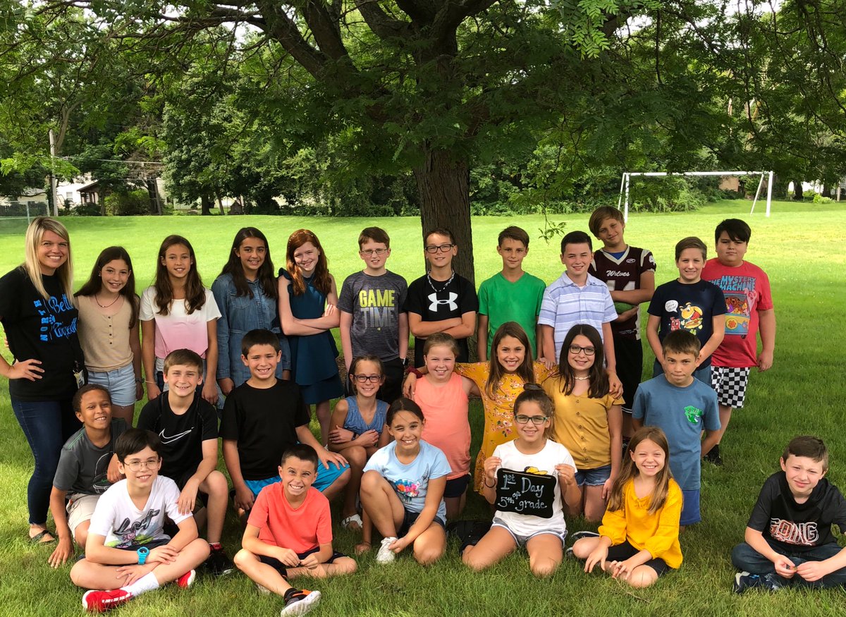 MrsEbert5th's tweet photo. Loved getting to know my new 5th graders today! Awesome first day!!@starhuskies https://t.co/HvSFWa9vEO
