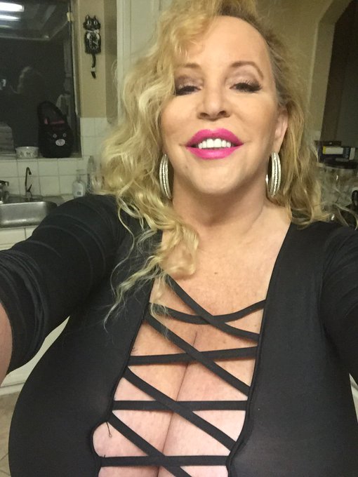 Just relaxing today and then I have a dinner date tonight. I will be in Camera either Friday or Saturday<a href="/tag/lasvegas"class="tags"><span>#lasvegas</span></a><a href="/tag/onlyfans"class="tags"><span>#onlyfans</span></a>