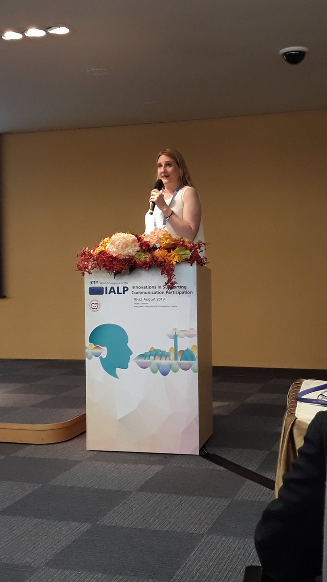 smkunnari's tweet image. Elin Thordardottir: What language(s) do parents use when they talk to their bilingual childten and why? A lot of variability in language choice - implications for intervention #IALP2019 #multilingual #languagechoice