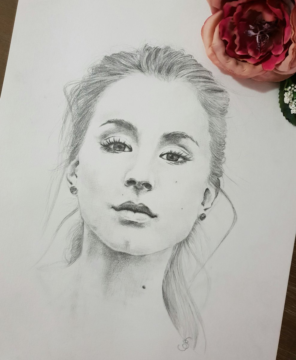 sarahmaxine91's tweet photo. Finished your portrait @SleepintheGardn 🥰 you're a true idol 😘 hope you're having a good day. #portrait #drawing #fanart https://t.co/F3PCjvUeSn
