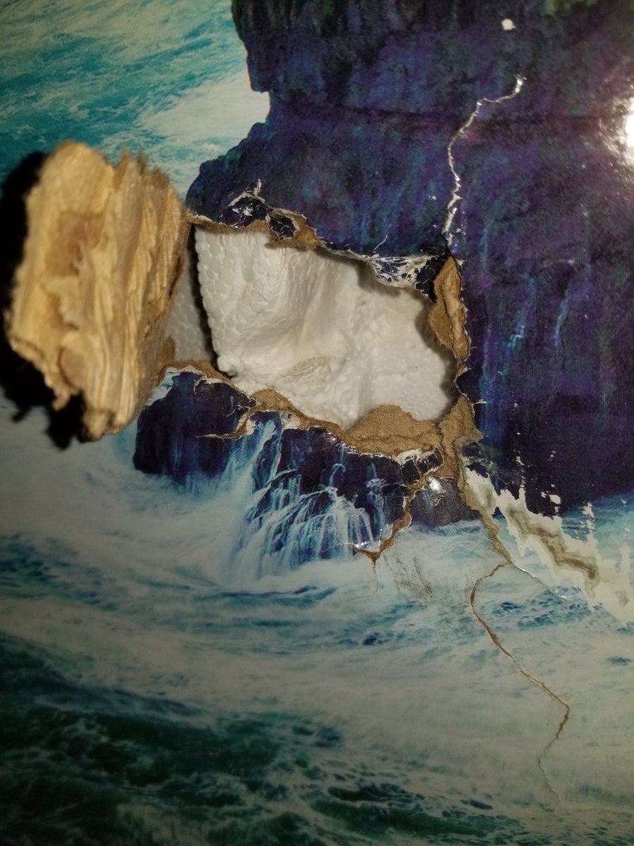 PlayToWinGames's tweet photo. @AmazonHelp Order#: 112-4785444-7249020. $1400 TV, delivered broken by UPS. Amazon Shopping app allows me to select Replacement as my return option. Days go by, no progress. Reach out to Customer Support, only to find that the TV is sold out from Amazon. Replacement invalid. 1/3 https://t.co/w7KACxDO9b