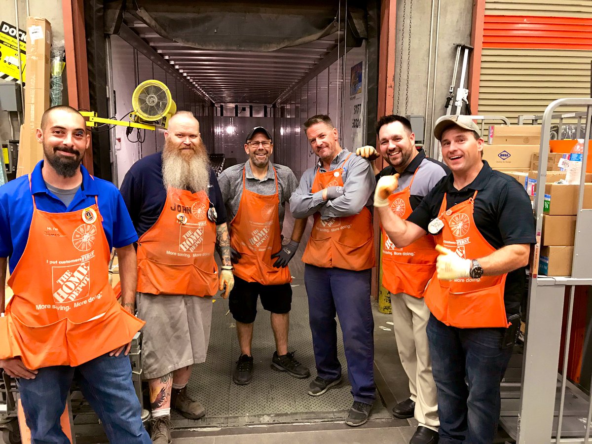 mattjensen93's tweet photo. @BoomMayberry where ya at bro? This crew just killed 1800+ according to @Shawn25899967 in 1 hour 15 minutes! 👊🏼💣💥💪🏼🔥 #THROWSOMEMORE #excitedforicecrwamsandwiches #Team406 #D66PROUD https://t.co/iYET2QdwtR
