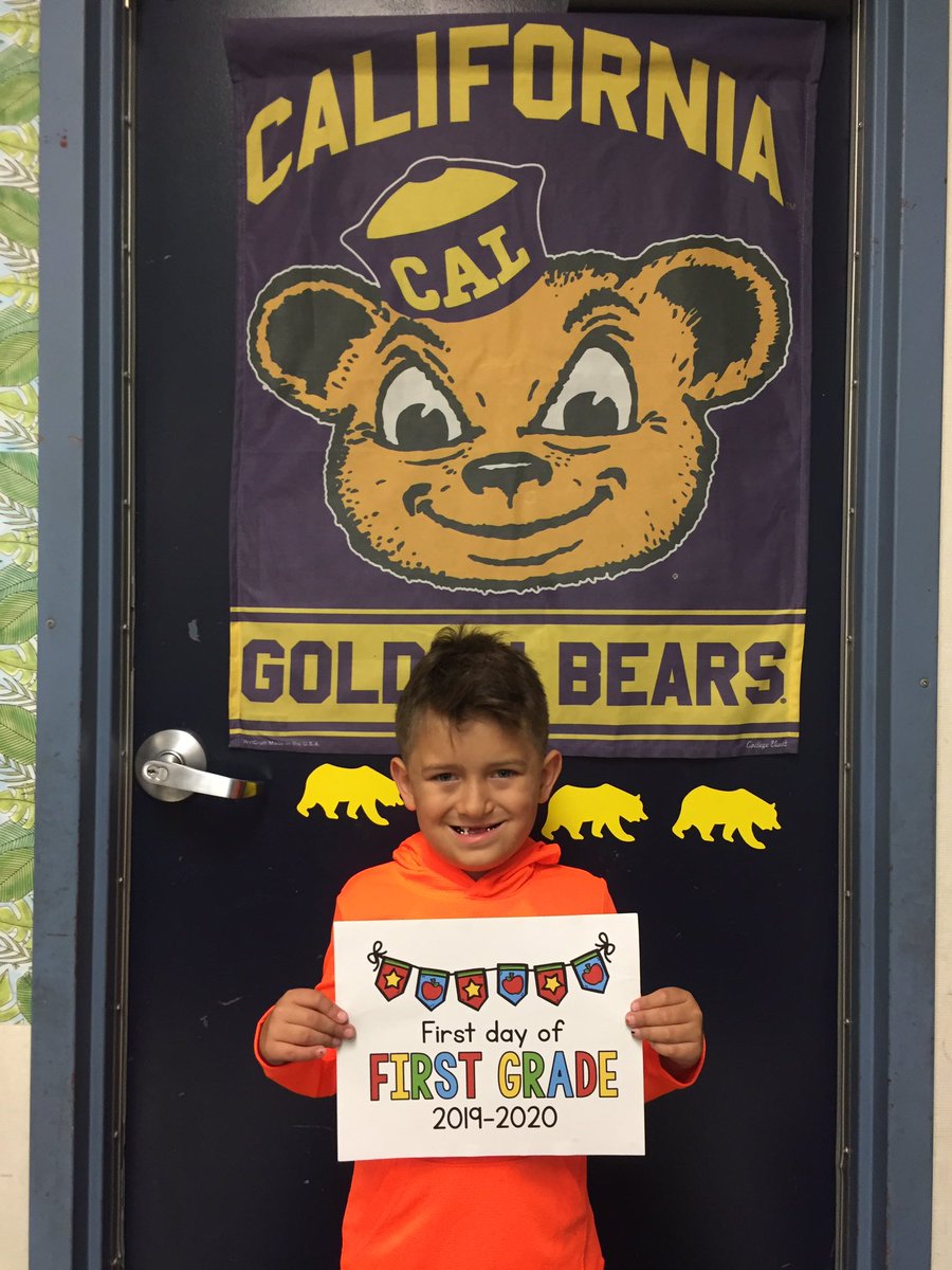 fabygonzalez75's tweet photo. We had smiles all around @KSmithSchool excited about the #KSmithFirstDay of school. The class  of 2035 is ready for First Grade! @eta1963 @EvergreenESD @noexcusesu #CollegeBound https://t.co/ci8HGEgl8h