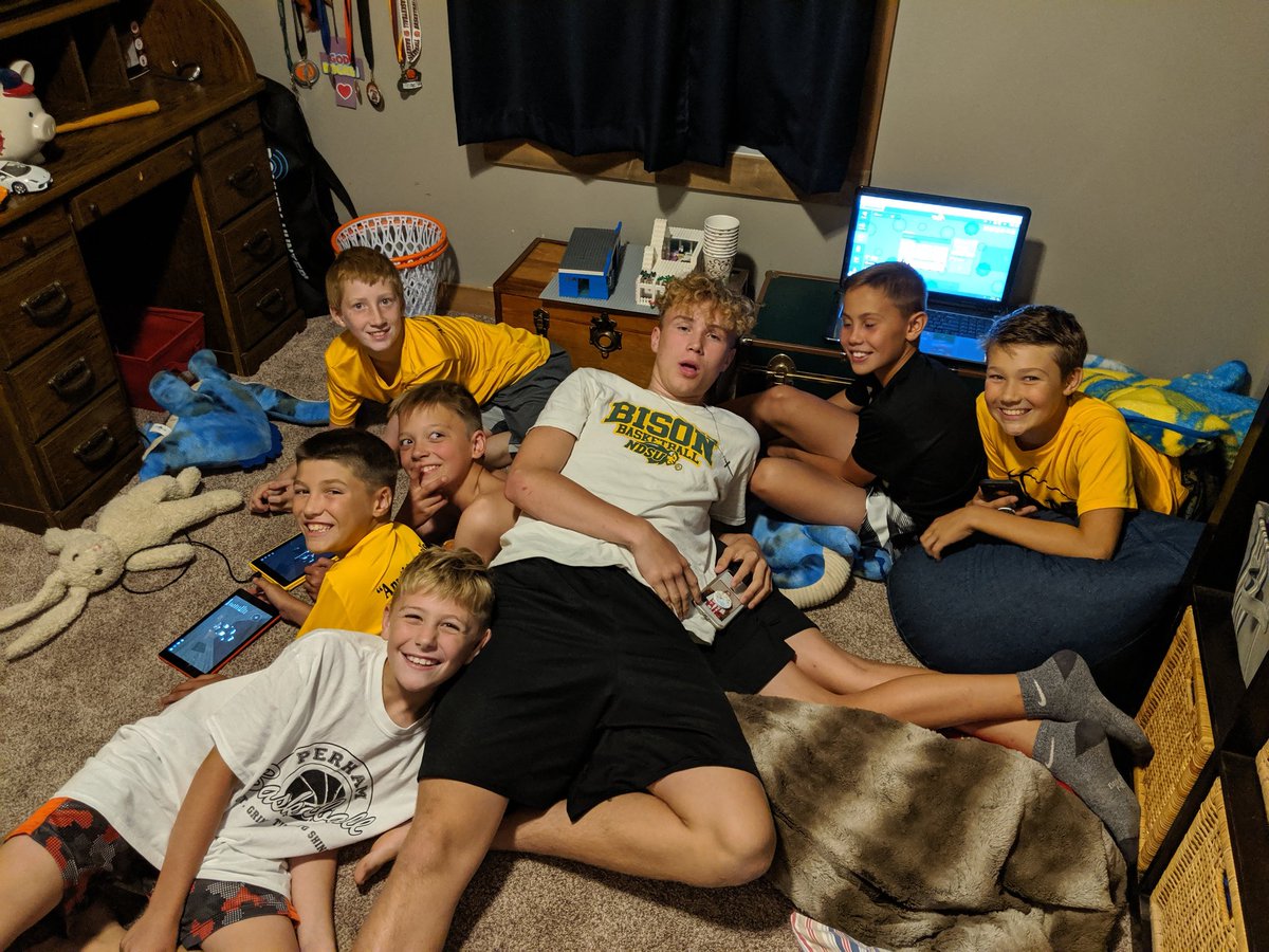 rustadndsu's tweet photo. Mentoring the up and coming...Thanks @ElijahDavidMor1 #perhamhoops @DaveCresap @carljeffmorris https://t.co/4oGHFZWrnN