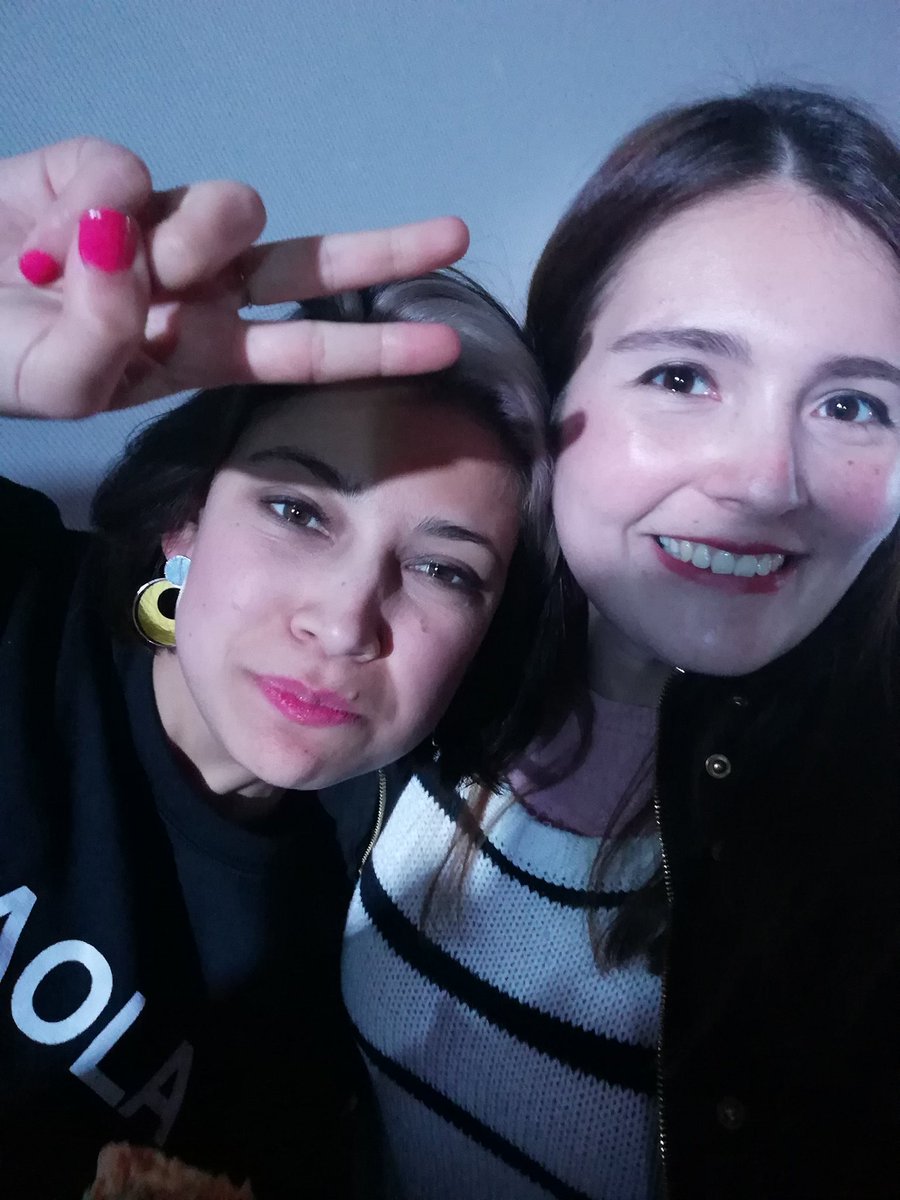 micheloquis's tweet photo. Las ami demasiado, me reí más que la chucha con su show, les deseo lo mejor, son demasiado bknes y bellas ❤️ @polaberta @Lulaladelbarrio @palomoza @beibijosephine #alosolte https://t.co/iityEAsz0G