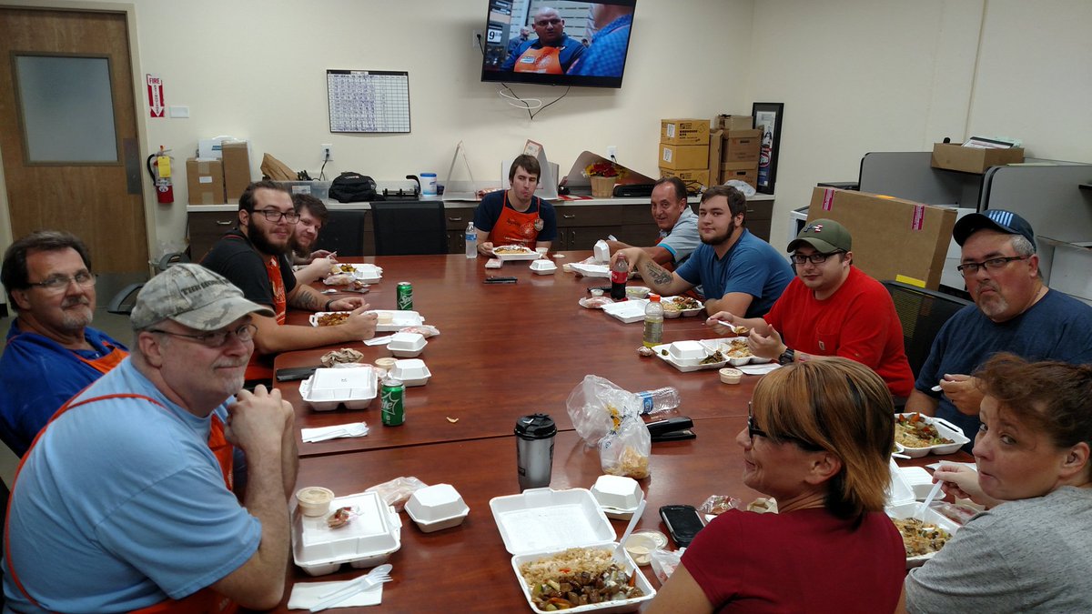 Late night meal with this great freight team at 137. Thanks for all you do. <a href="/Megan_Watson55/">𝕄𝕖𝕘𝕒𝕟 𝕎𝕒𝕥𝕤𝕠𝕟</a> <a href="/ScottMay0137/">Scott May</a> <a href="/misshd03/">Megan A. Coleman</a>