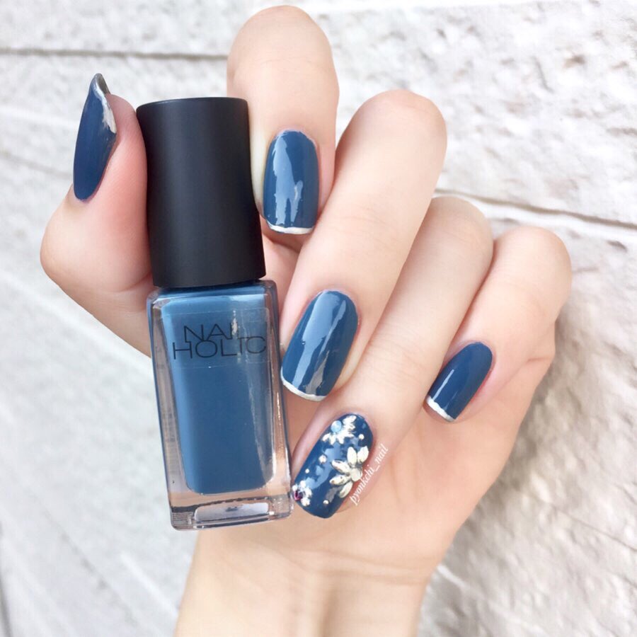 ぴょんきち セルフネイル على تويتر 青が落ち着きます ネイホリの発色の良さよ セルフネイル ネイルホリック