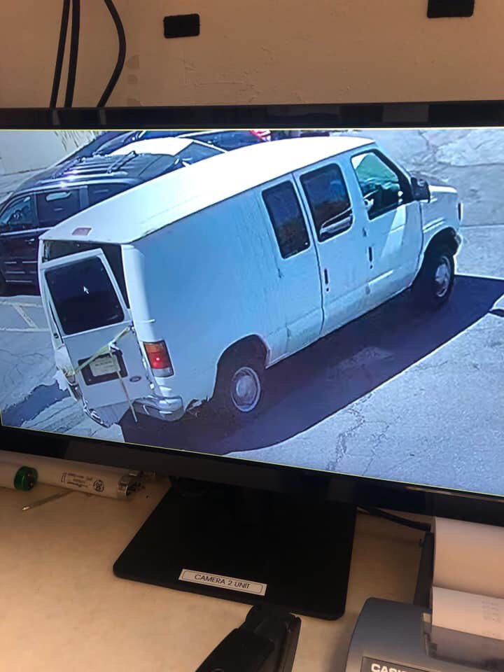 ATTENTION UTAH PLEASE RETWEET
My nephew and 2018 BYU signee Elder <a href="/brooksmaile90/">BROOKS MAILE</a> was on his way to the mtc today and had all of his luggage stolen out of his family car at Chuck Arama in Orem If you see this white van please report it to the police.
Thanks