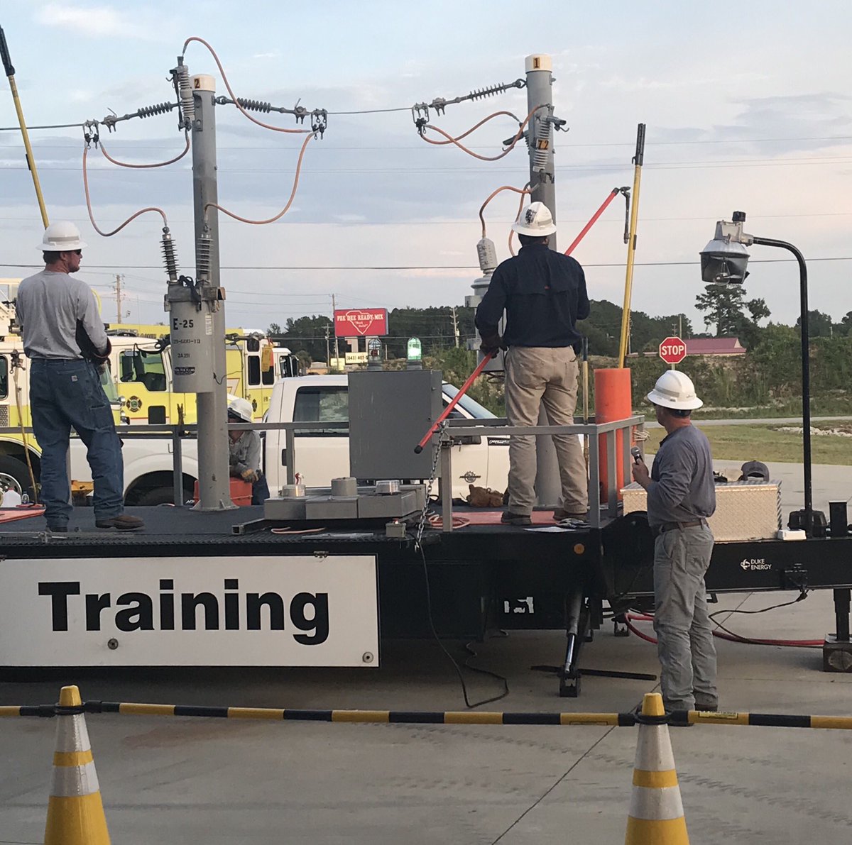 TheoLane13's tweet photo. We are closing out a great day of @DukeEnergy #StormSchool in @florencesc1 . Our #meteorology reps & #LiveLine demo always a hit w/ #FirstResponders . https://t.co/pYExofxurY