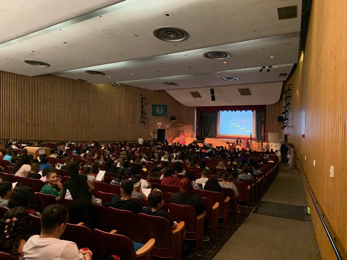 ehpsSCguidance's tweet photo. Great turnout today for the EHMS new student orientation! So happy to meet so many great families of our newest Falcons. Excited to start a new school year! @EHMiddle #greatstart #schoolfamilypartnership #prepareworksucceed https://t.co/lZhwTpiQ62