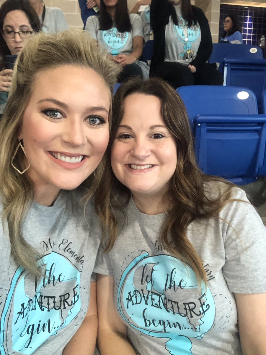 MrsMeek4th's tweet photo. Annual convocation picture 4th year in a row!! @palmgren4th @NISDMireles https://t.co/ld8YEEgrtd