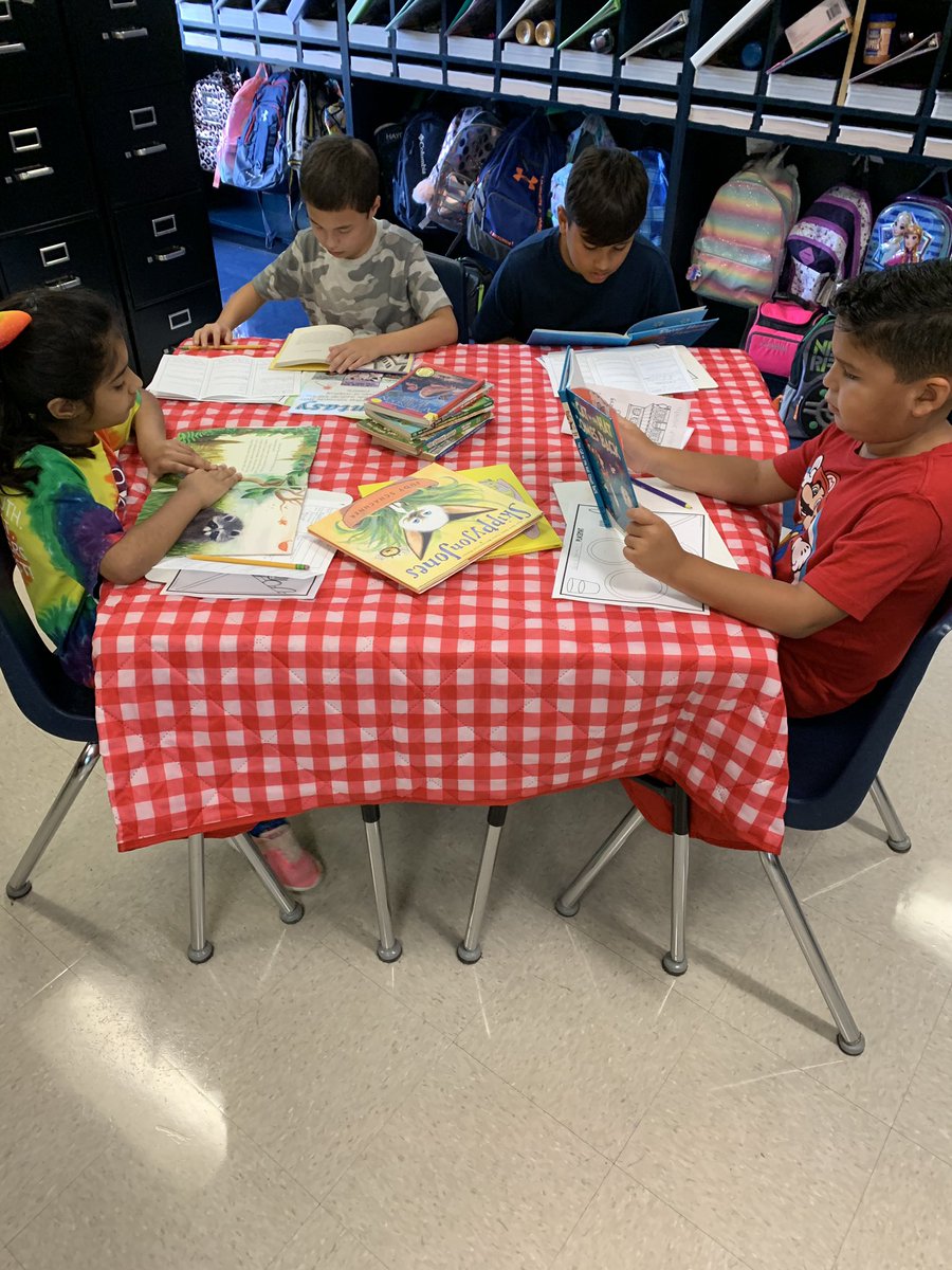TinaMireles1's tweet photo. 3rd grade Trailblazers had a great time “tasting” fiction books! Our readers were 100% engaged and found several books to feast on! #RootEdRoanForest #GoRoanForestGo #theNEISDway @roanforestneisd @DRevelesGauna @rfmaestra https://t.co/6CXybN6rgY