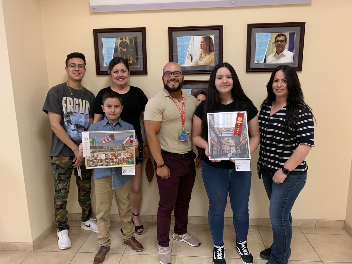 iortega_PHHS's tweet photo. Socorro Middle School placed 2nd and 3rd at the 3rd Annual SISD Print Those Pics Cell Phone Photography Contest ๐ธ๐พ๐พ great job! Go bulldogs!!!#TeamSISD #EndlessOppurtunities #socorromiddle #bulldogsready @Socorro_Middle @LAlvarez_SMS @imendez_SMS https://t.co/wao1Lgk3lI