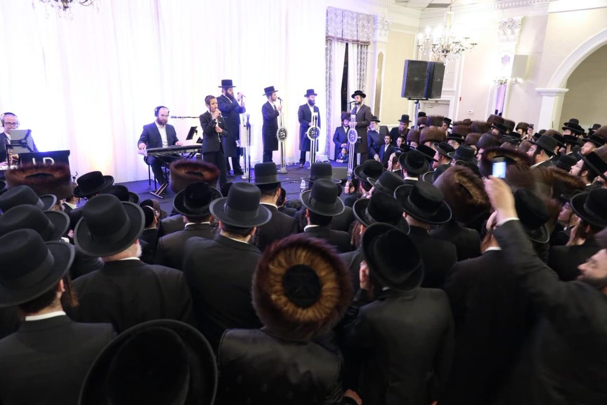 TheShiraChoir's tweet photo. Unforgettable wedding in Bais Rochel Paradise! Joined forces with @YankyBriskman #SolHorowitz #DudiLinker @GreenfeldProdu2 #YoeliKlein and #SuscherGuttman! #SheerVocalTalent 🎤
PC: #ShmiluKohn https://t.co/o2fZK5eihn