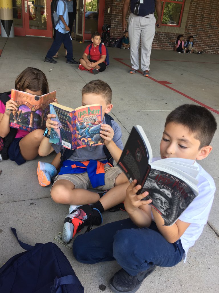 ajacksoneds's tweet photo. Our Shwabees love to read, even during dismissal! #HarryPotter #readingmachines #harrysquad @ShwabElementary @DrCheryl7 https://t.co/bZc92CrE00