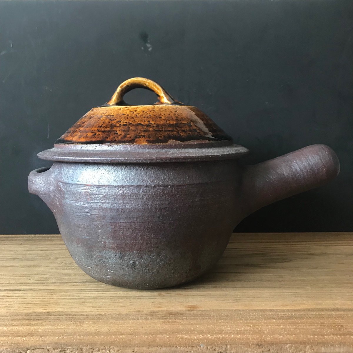 岩井窯はイイぞ。わが家にも土鍋あるけど、浸水ナシで白米が驚くほど