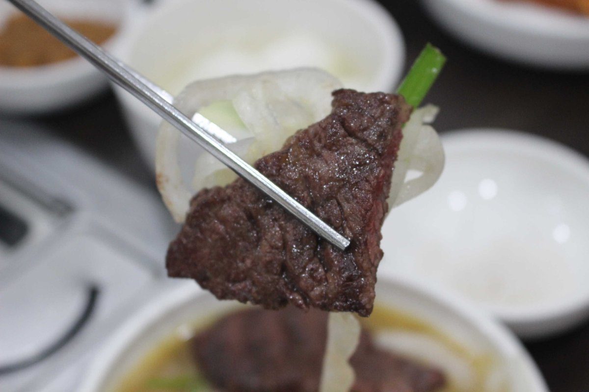 ✅ 봉화한약우는 우수혈통으로 선별한 한우에 한약재를 첨가한 사료로 사육한 고급 한우입니다. 약초 주산지 경북 봉화에서 자란 명품한우를 봉화한약우프라자에서 만나보세요 (☎문의 : 054-674-3400)