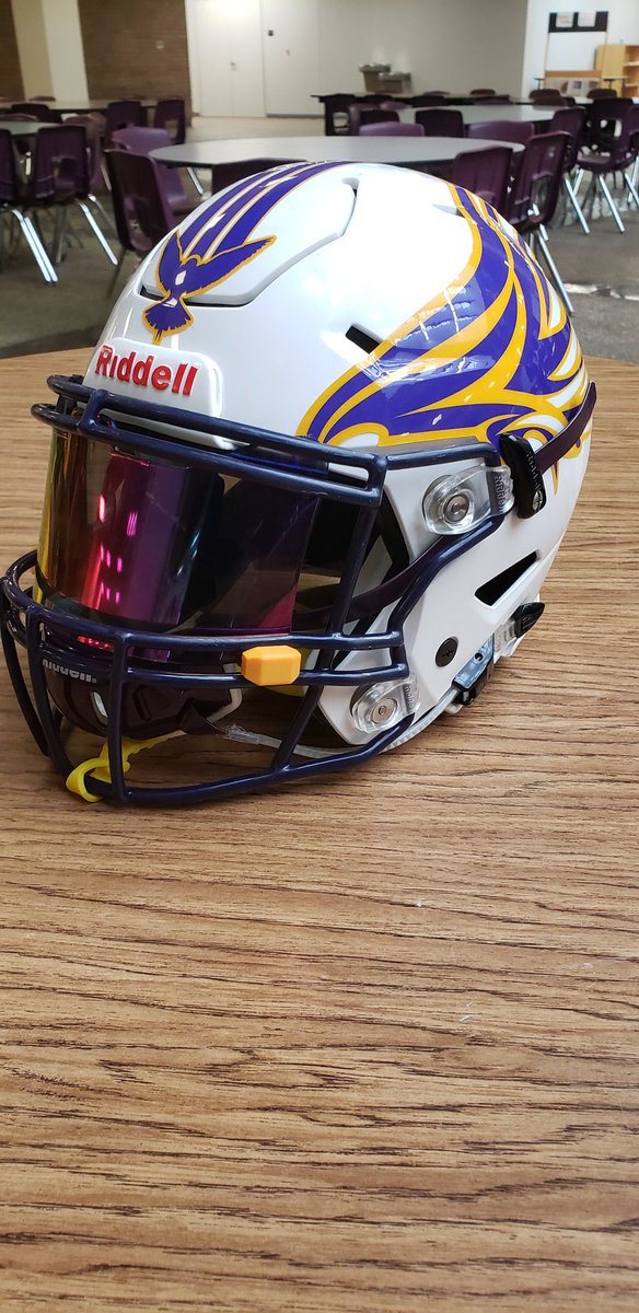 BrackFB's tweet photo. Another great #DecalNight! Awesome seeing the parents, admin, teachers, and greater support system of our boys come together and take a part in their football experience! Thank you to our entire community for allowing us to coach your young men! #EagleEmpire #ForTheEmpire https://t.co/0c6lb2s2Qi
