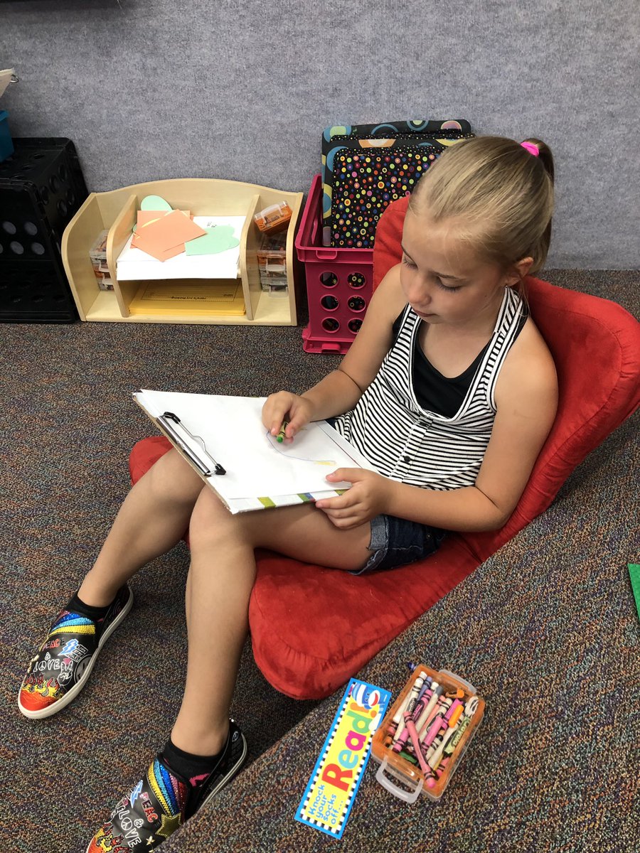 MrsEmerysClass's tweet photo. Loved seeing students using the ‘Pit of Creativity’ today to design their under water home! Thank you @TheScottFuller for your great ideas! #inspiRE4 #tozercubs https://t.co/dexZjGKo9X