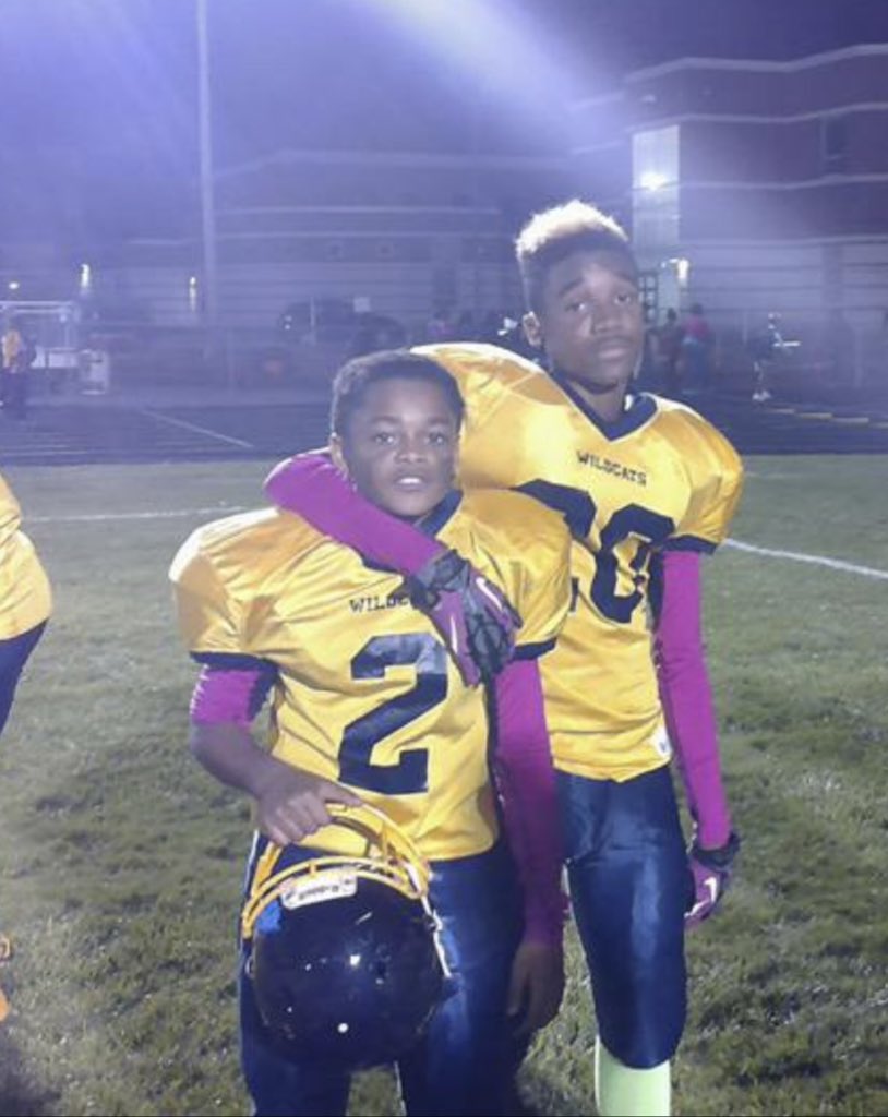 larryLstephens1's tweet photo. From starting and finishing peewee, to starting and finishing middle school, To finally starting and finishing Highschool football together 🥺❤️. https://t.co/914iPPPVUn