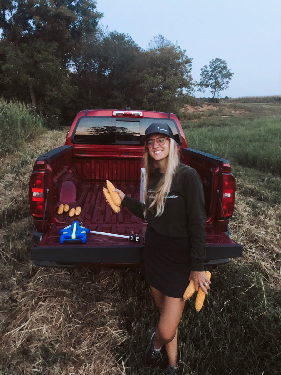 KentuckyAF's tweet photo. Leah: Have you pulled ears yet?
Me: No, going to wait a week.
Leah: We should do it now.
Me: Not sure if the crop is mature enough.
Leah: It is, that’s what we are doing.
🤣🤣 so we pulled ears. #harvest19 #affinityfarms #pftour19 #farmlife #wife #farmer #kentucky #kyag365 https://t.co/5JvpqUkkO7