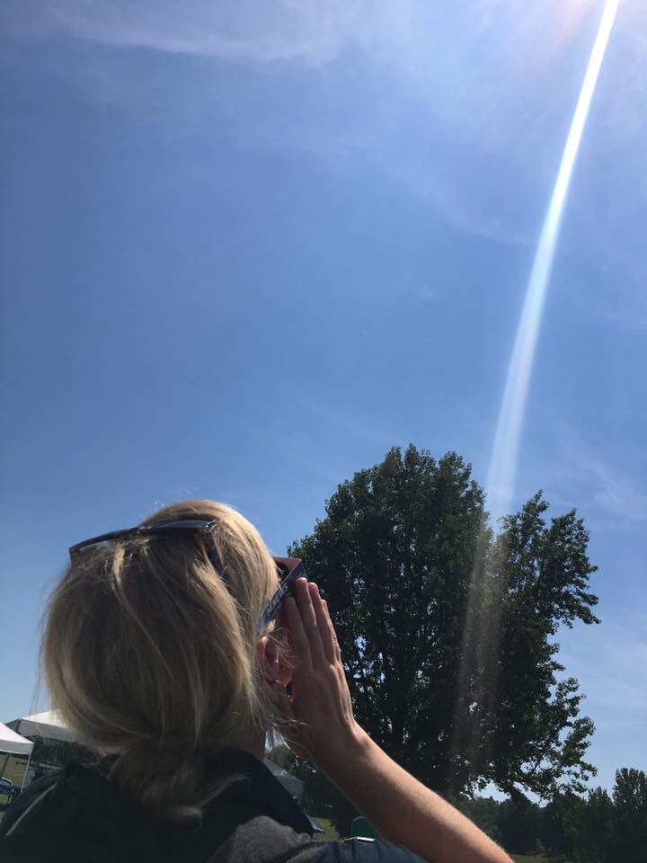 LaurenArtino's tweet photo. Two years ago today: One of the coolest days with the best people!
#2017totalsolareclipse
in Madisonville, KY!
@Dan14News @Shaelie14News @Kara14News @HillarySimonTV
πππππππππ https://t.co/mMvtfm22eW