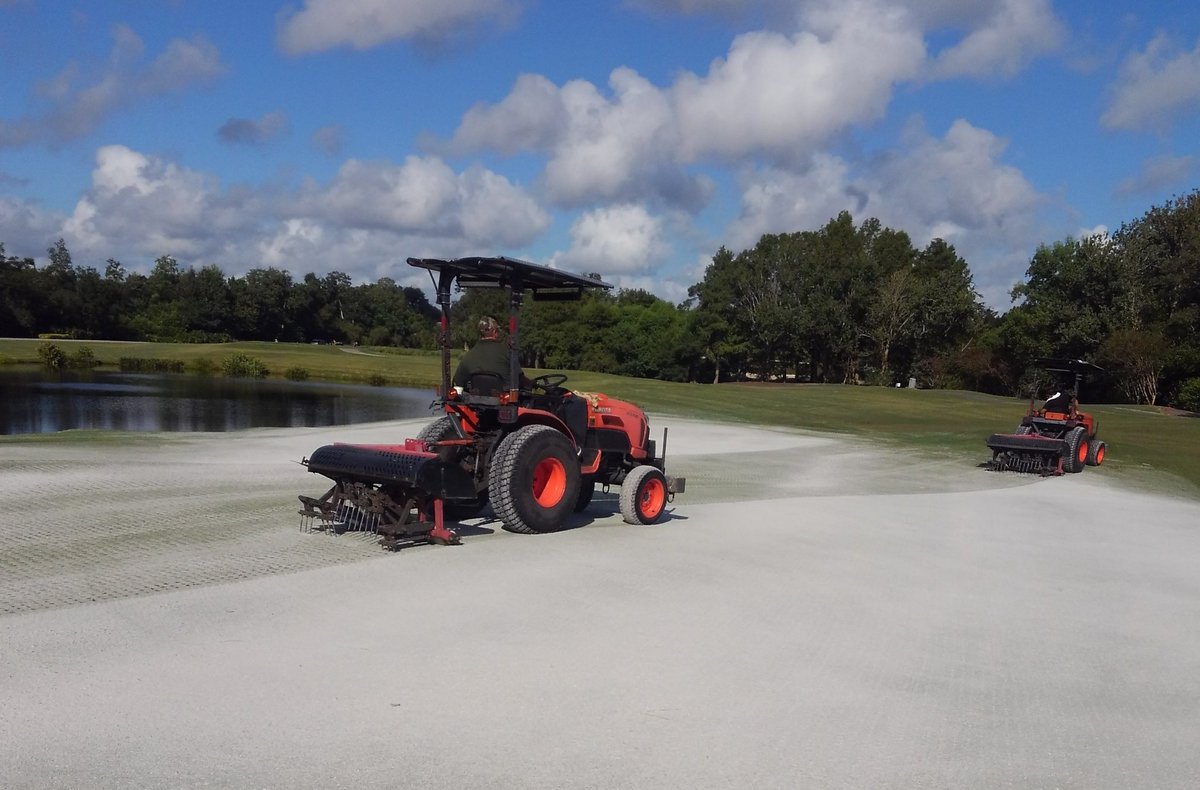 BryceGibson8's tweet photo. #aerificationweek Day 3: Deep tine (8") on grns , start bi-annual aquatic trimming, start in-house bunker projects 14&16, continue to clean fwys. #crewiskillingit π― #turflife https://t.co/XudtFlOxBQ