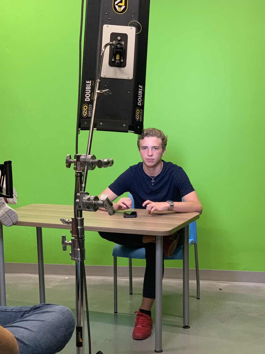 jorgecolungaa's tweet photo. Students learning about chroma key compositions. Filmed on location in the audio visual center and edited with Adobe Premiere. This VFX will be a part of their class practice. #DigitalVideoEditing #Tech @AdobePremiere #ASFMlearns @ASFM_official https://t.co/qvKLKthG1F