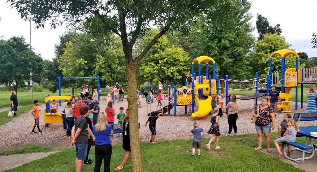 Great to see so many families at our Popsicles in the Park event tonight!