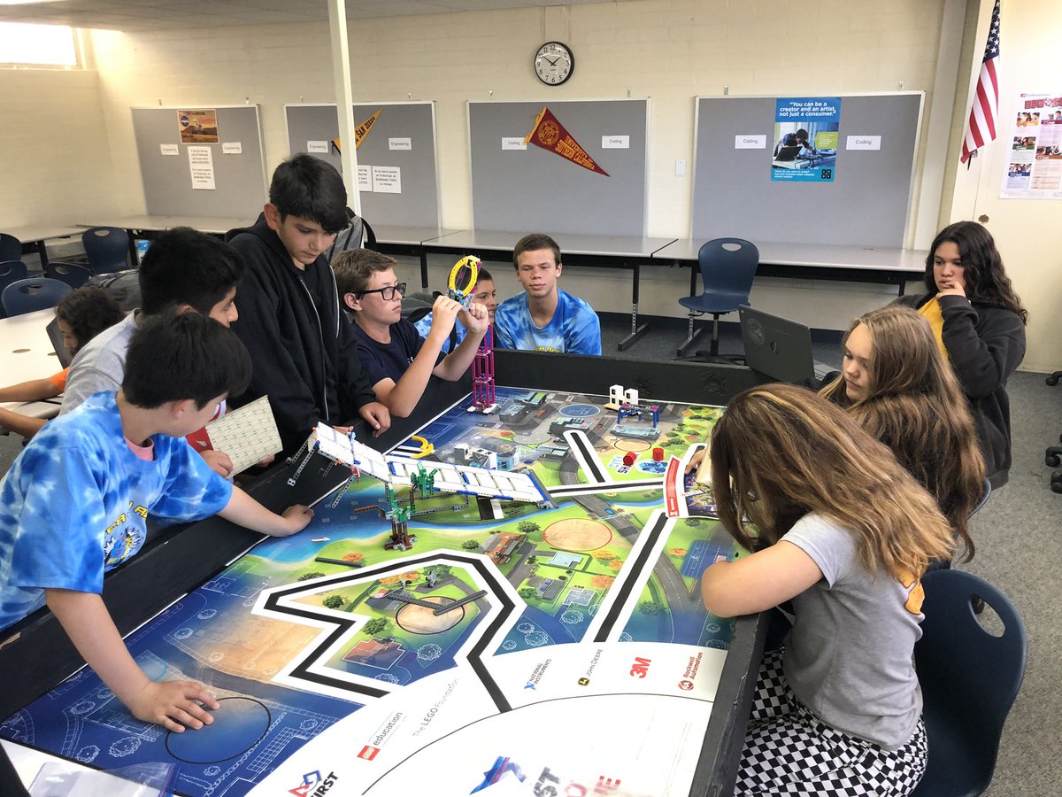 potterrobotics's tweet image. The PJH Robotics teams are coming together. Setting up our practice tables. #WeBuild #ready #FUESD @PotterJHS #FirstLegoLeague