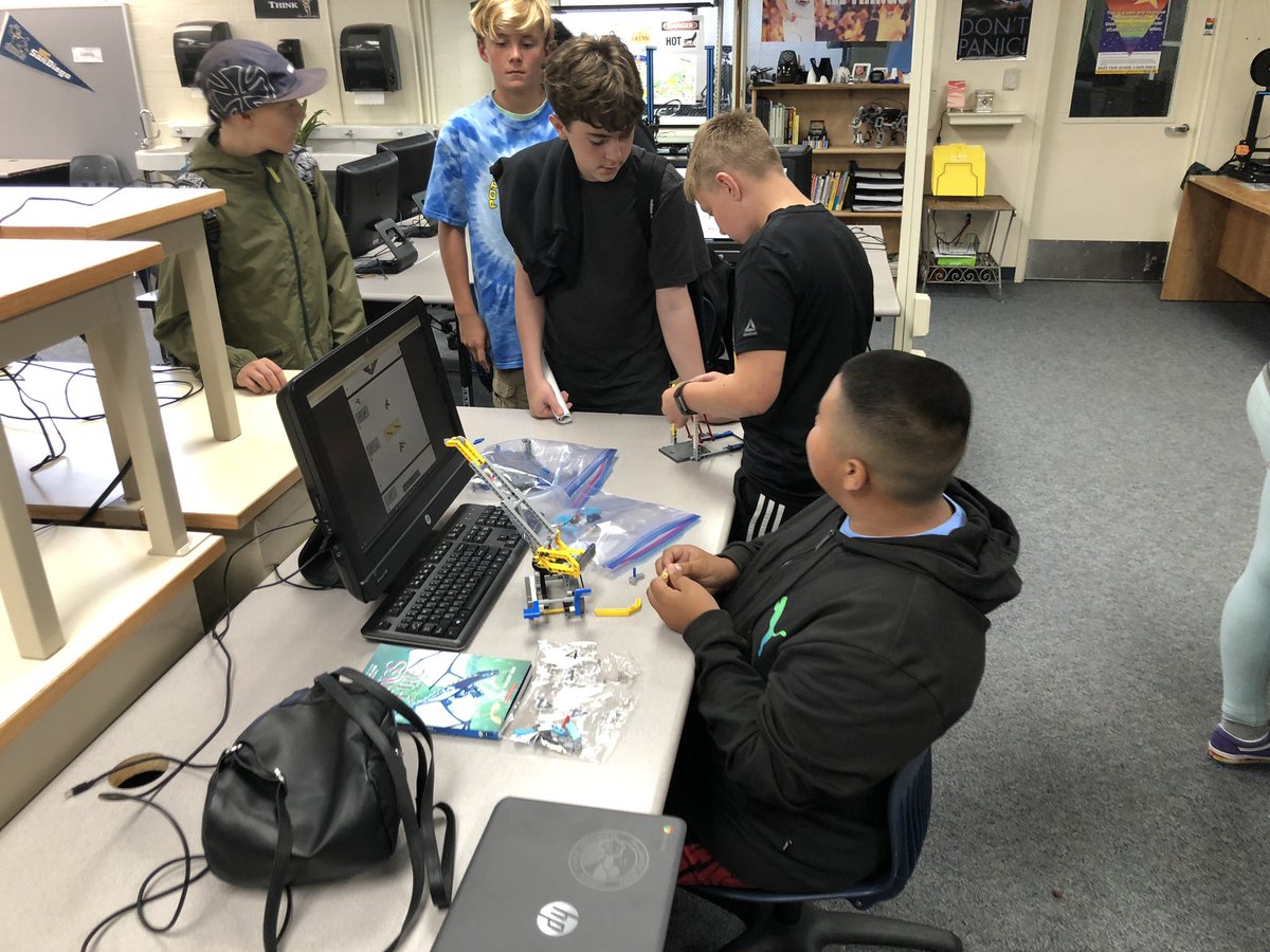 potterrobotics's tweet image. The PJH Robotics teams are coming together. Setting up our practice tables. #WeBuild #ready #FUESD @PotterJHS #FirstLegoLeague